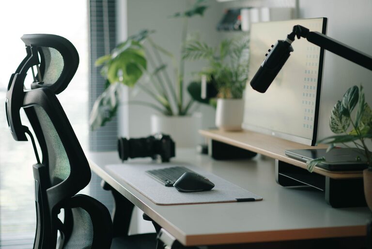 How to Choose a Comfortable Desk Chair: Expert Tips for All-Day Support